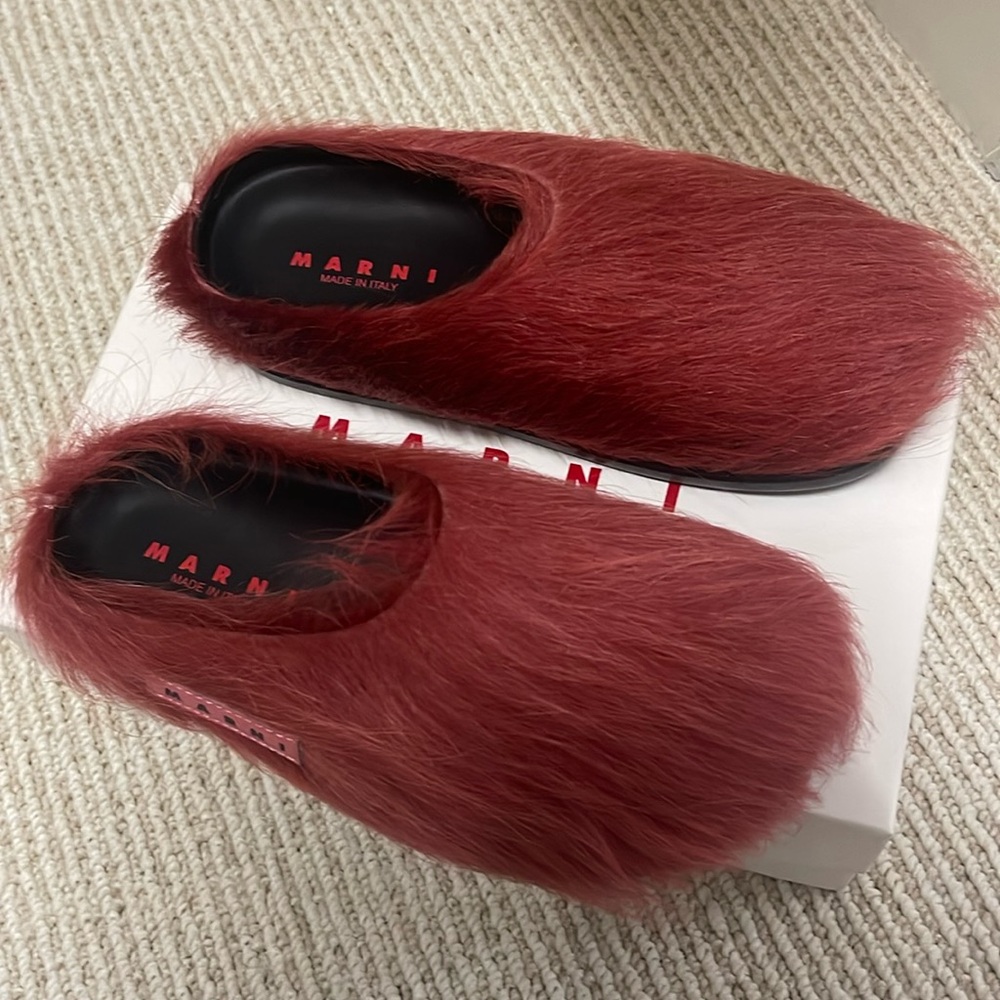 RED LONG-HAIR CALFSKIN FUSSBETT SABOT